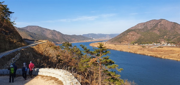 김해 생림~상동 임도에서 바라본 낙동강.