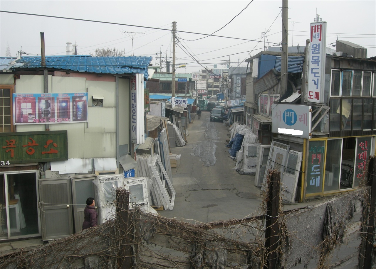 서래산에서 바라본 ‘경포천 수문’ 자리.(2011년 찍음)