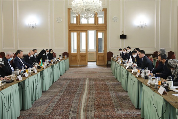 지난 10일 이란 외무부와 한국케미 나포와 이란 동결자금 문제를 논의 중인 한국 대표단