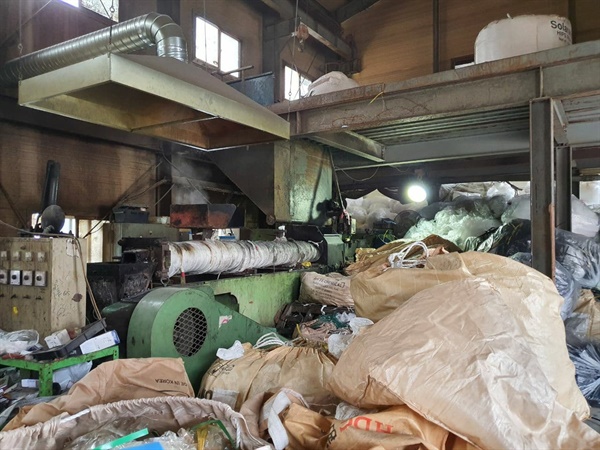 전날 사망사고가 발생한 광주 광산구 평동산단의 한 폐플라스틱 재생공장
