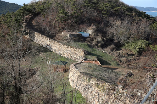 국가사적 제560호로 지정된 태안 안흥진성. 전체 길이 1798m 중 성벽 777m가 국방과학연구소 내에 포함돼 있다. 면적으로는 약 39,000㎡다.