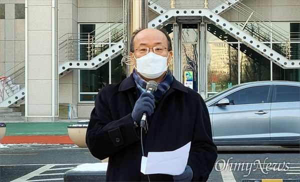 발언을 하고 있는 박양진 충남대 교수.