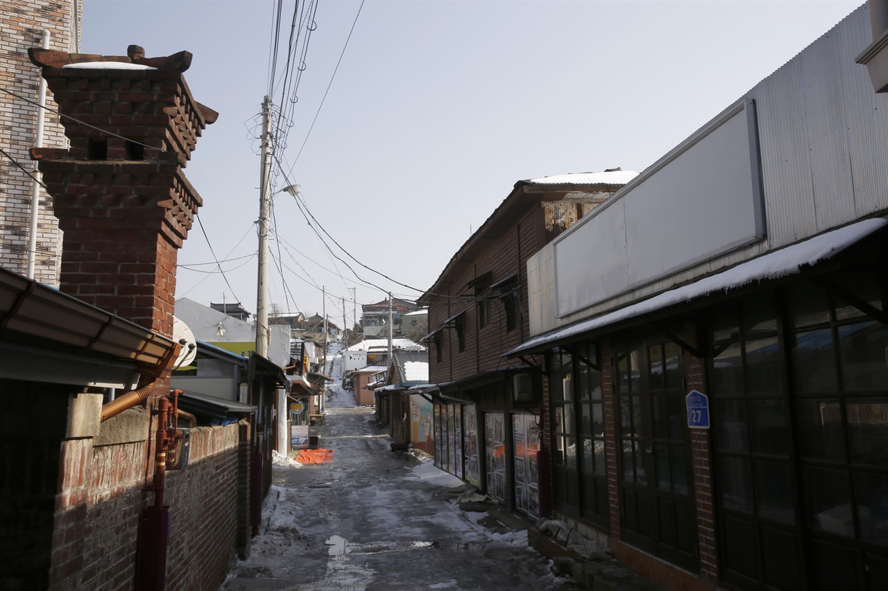 영산포 죽전골목. 일제강점기에 땔감을 팔러 온 주민들이 죽 한 그릇으로 허기를 때운 골목이다.