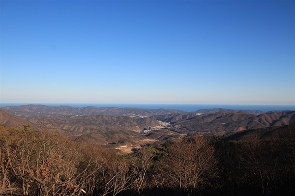 경주 석굴암 주차장 관광용 전망대에서 바라다 본 동해바다 모습