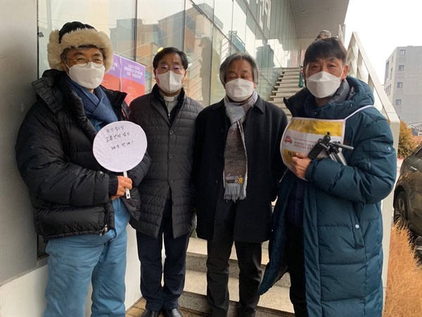 김진숙 지도위원, 송경용 신부, 박래군 인권재단 사람 상임이사, 송경동 시인(왼쪽부터)