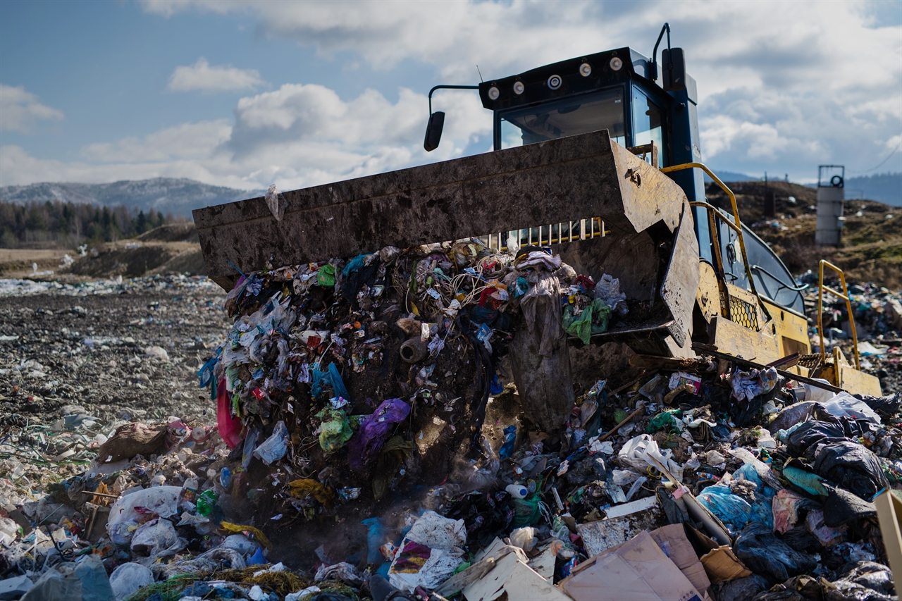 미국 쓰레기 재활용은 어떨까? 미국은 세계 최대 쓰레기 생산국이지만 재활용 비율은 선진국 중에 가장 낮다.