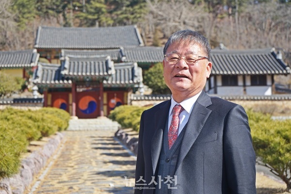 29일 사천향교에서 만난 박기대 인성교육원장. 박 원장은 제16회 사천교육상 수상자로 선정됐다.