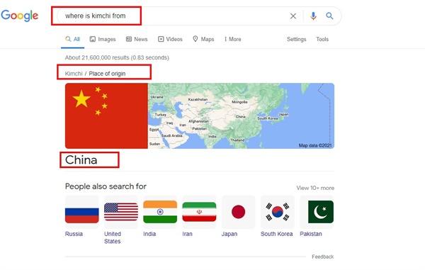 구글 영어사이트 검색란에 '김치의 근원지가 어디냐?(where is kimchi from?)'고 묻자 중국의 국기와 지도가 나왔다.