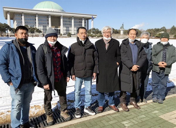  NLD한국지부 회원들이 5일 국회를 방문했다. 인재근 더불어민주당 의원을 만나 한국 국회의 미얀마 군부 쿠데타 규탄 결의와 경제제재를 주문했다.
