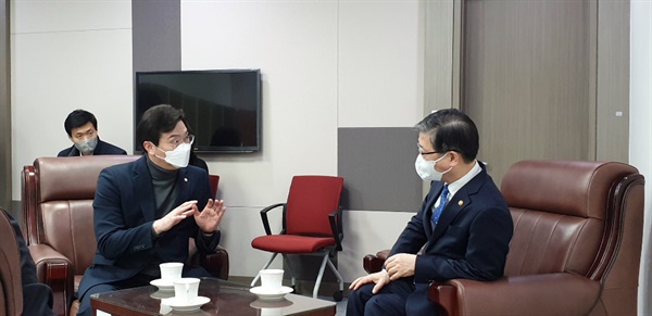 박대출·강민국 의원이 9일 국회에서 변창흠 국토교통부 장관을 만났다.