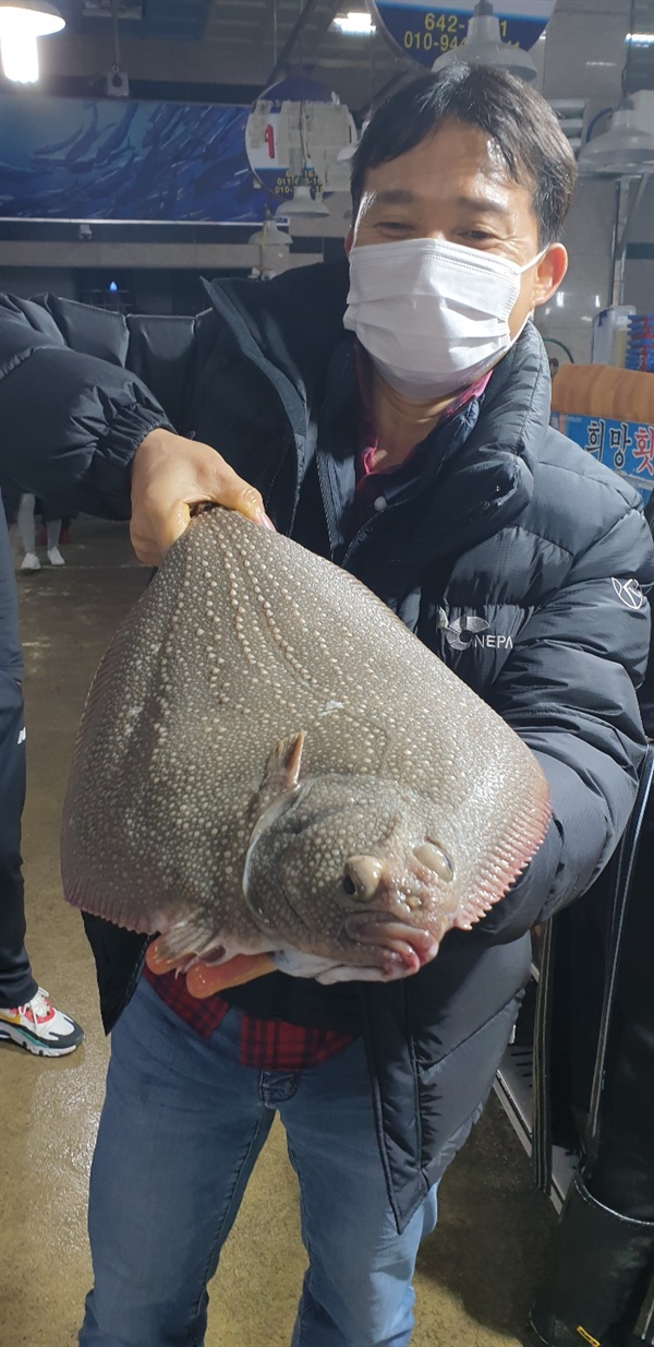 직접 들어본 4키로 대물급 옴도다리의 모습