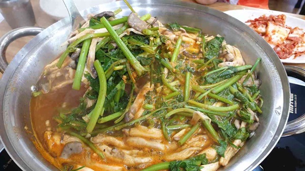 김포에서 20년이상 자리잡으며 널리 이름을 알린 맛집으로 문수산으로 가는 등산객들에게 많은 사랑을 받고 있다.
