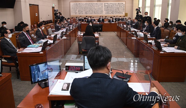지난 2월 18일 오전 서울 여의도 국회에서 열린 법제사법위원회 전체회의 당시 모습. 