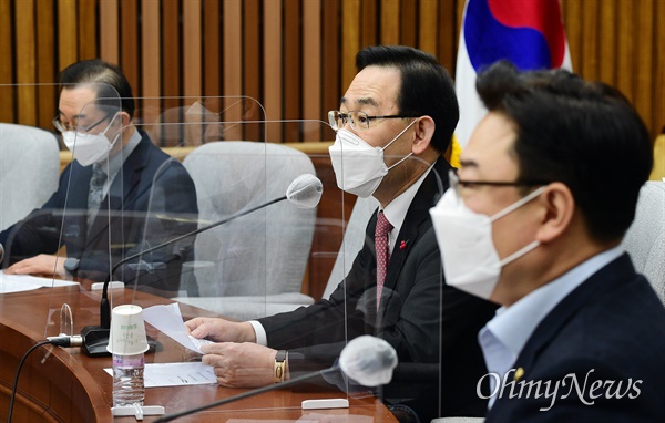 국민의힘 주호영 원내대표가 19일 국회에서 열린 원내대책회의에서 발언하고 있다.