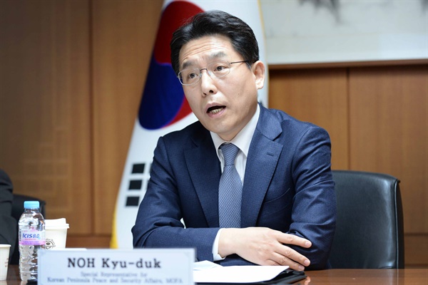노규덕 외교부 한반도평화교섭본부장이 지난 19일 오전 한미일 북핵 대표들과 화상 회담을 열고 있다.