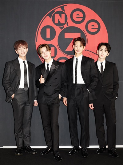 '샤이니' 늘 새로운 모습! 2년 6개월 만에 컴백한 샤이니(SHINee. 온유, Key, 민호, 태민)가 22일 오후 비대면으로 열린 정규 7집 < Don’t Call Me >온라인 기자간담회에서 포즈를 취하고 있다. 타이틀 곡 'Don’t Call Me'는 사랑에 배신당한 주인공이 상대에게 전화하지 말라고 경고하는 힙합 댄스 곡이다.