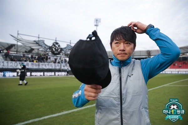 김남일 감독 성남FC 김남일 감독이 지난 시즌 최종라운드에서 팀의 극적인 잔류를 이끌었다. 
