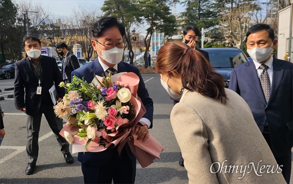 박범계 법무부장관이 24일 오전 대전 중구 선화동 대전보호관찰소를 방문, 기자간담회를 열었다.