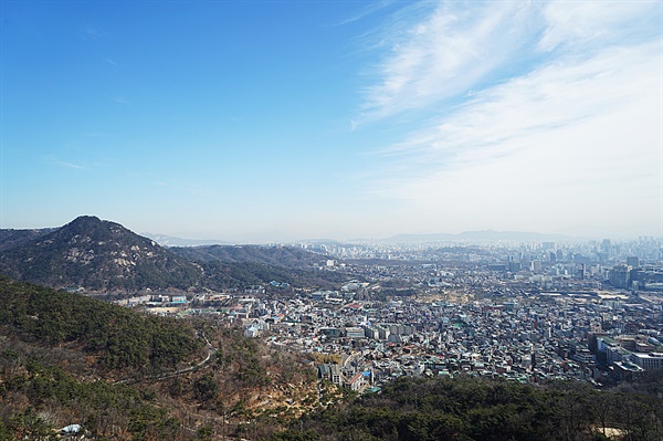 인놩산에서 바라본 서울시내 풍경