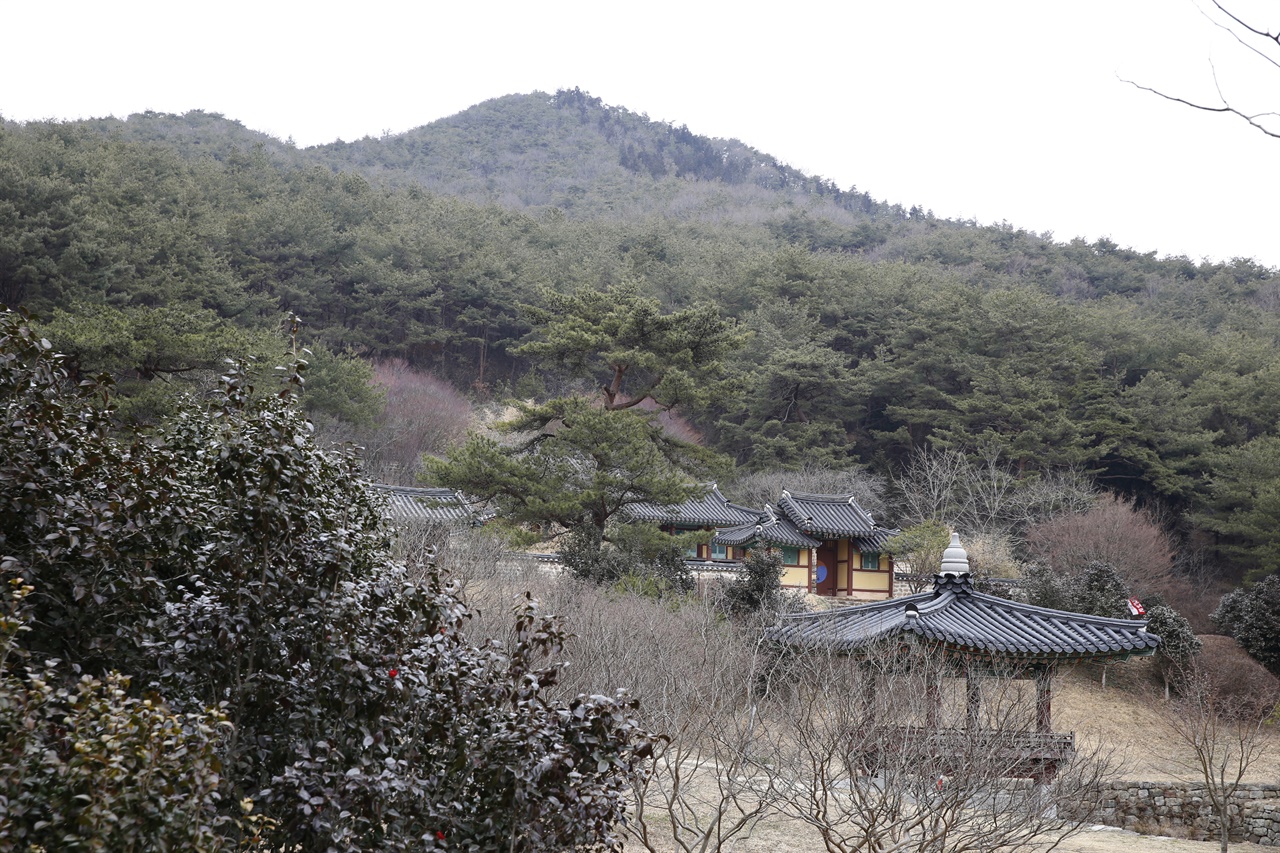 영광 내산서원 전경. 찾는 발길이 거의 없어 언제라도 한적하고 호젓한 곳이다.