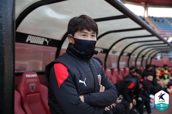 포항 김기동 감독 지난해 K리그 올해의 감독상을 받은 김기동 감독이 인천과의 2021시즌 개막전에서 변화무쌍한 용병술로 승리를 견인했다.
