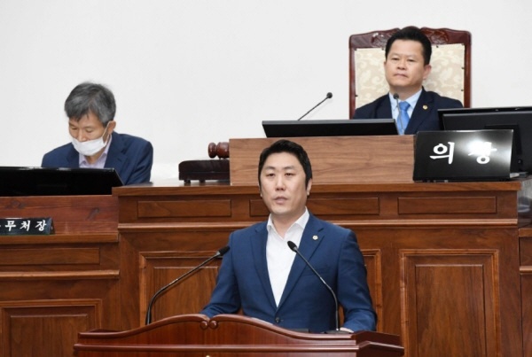 김종섭 국민의힘 울산시의원이 시의회 본회의에서 5분 자유발언을 하고 있다