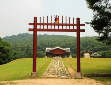 인조의 아버지이자 추존왕 원종이 묻혀있는 김포의 유일한 조선왕릉이다.