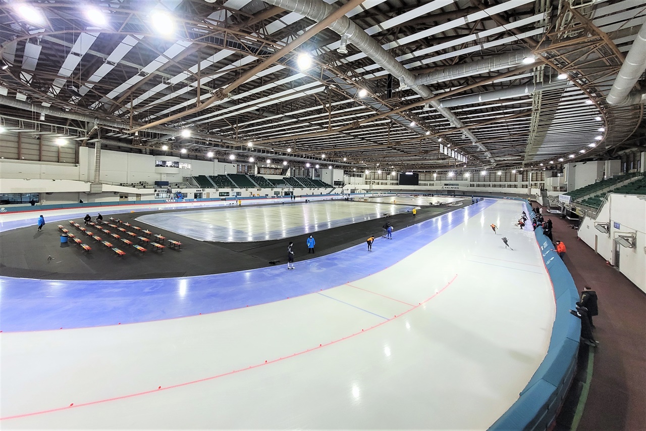  지난 25일 서울태릉국제빙상경기장에서 열린 회장배 스피드 스케이팅 대회의 모습.