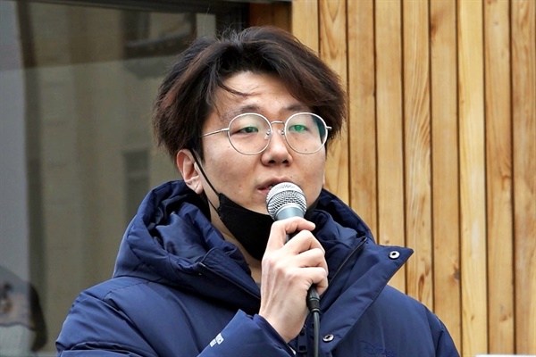 2020년 2월, 송파세모녀 6주기 기자회견에서 사회를 보고 있는 정성철