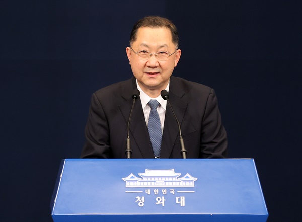 4일 임명된 김진국 대통령비서실 민정수석비서관이 청와대 춘추관에서 인사말을 하고 있다. 