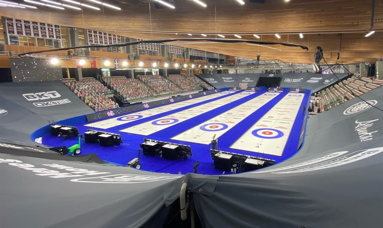  '버블 방역' 형태로 남녀 컬링 세계선수권이 모두 진행될 캐나다 캘거리 올림픽 파크 윈스포츠 아레나.