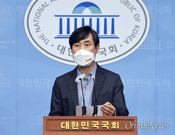  8일 국회 소통관에서 서울시 부동산 정책 관련 기자회견을 열고 있는 하태경 의원. 