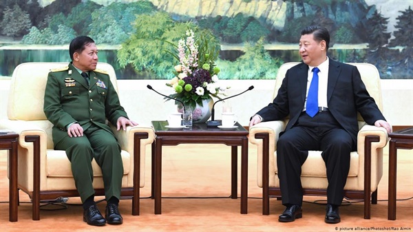 쿠데타 이전부터 민 아웅 흘라잉 장군은 실권자인양 중국을 방문하여 국가수반처럼 시진핑 주석과 회담하는 등 권력욕을 보여왔다.