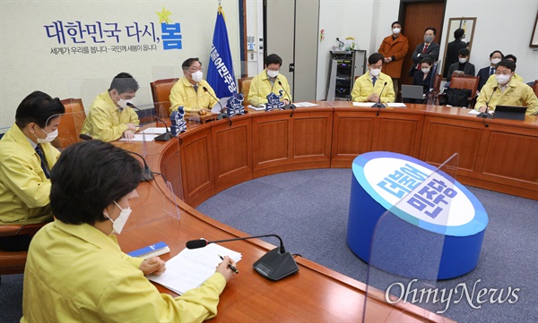  더불어민주당 김태년 대표 직무대행이 10일 국회에서 열린 최고위원회의에서 발언하고 있다.