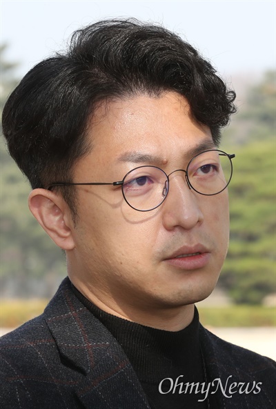  더불어민주당 이상헌 의원실 소속 이도경 비서관이 10일 국회에서 <오마이뉴스>와 인터뷰하고 있다. 이상헌 의원이 지난 12월 발의한 '게임산업진흥에 관한 법률(게임법) 전부개정안'은 확률형 아이템 전반의 확률을 공개하도록 하는 내용을 담았다. 