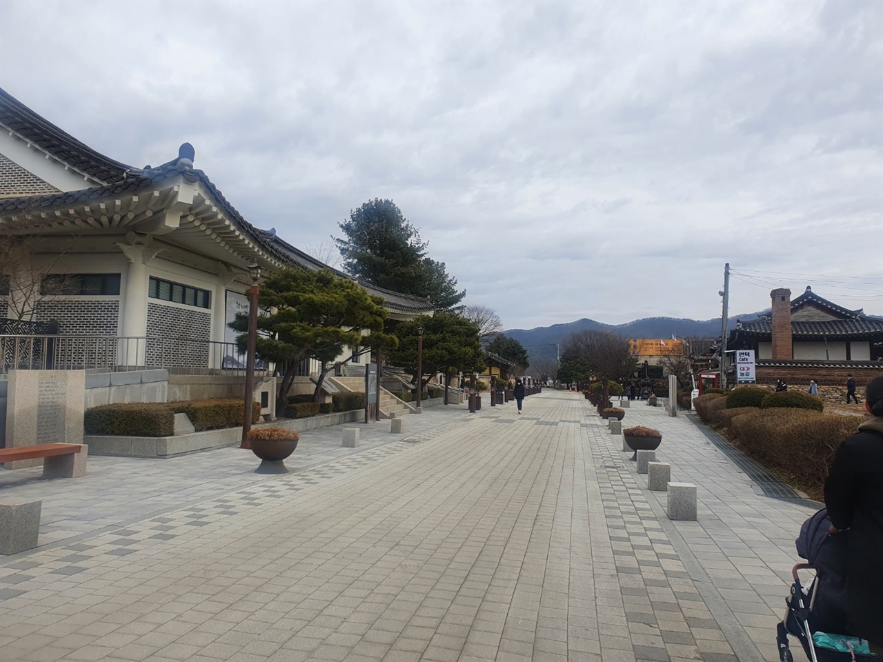 다산 정약용을 기리는 유적지와 실학박물관 사이의 거리를 문화의 거리로 새롭게 조성했다