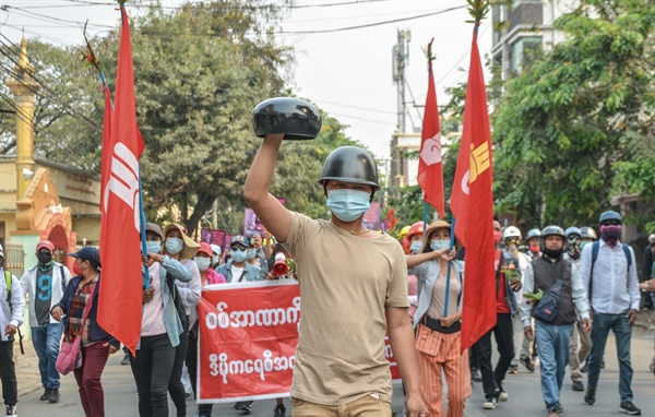 군부쿠데타에 반대하는 '시민 불복종 운동'이 연일 벌어지고 있는 미얀마의 3월 11일 모습. 현지 사진기자 모임인 'MPA(Myanmar Pressphoto Agency)'가 미얀마 중부의 만달레이에서 찍어 보내온 사진이다.
