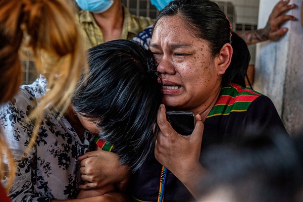 군부 쿠데타에 저항하다 숨진 미얀마 양곤 시민들의 장례식이 3월  죽음을 기리기 위한 장례식이 3월 15일 진행됐다. 사진을 보내온 미얀마 사진기자 모임 'MPA(Myanmar Pressphoto Agency)'는 "이들은 미얀마 양곤 띤간쥰(Thingangyun) 지역의 임시 병원에서 총에 맞아 숨졌다"고 전했다.