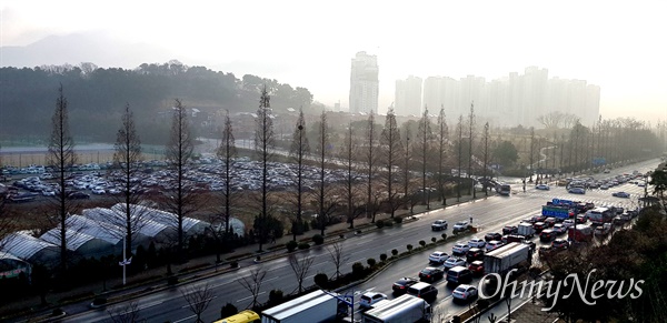  3월 16일 창원시가지의 미세먼지 상황.