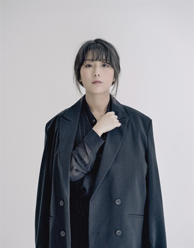  가수 안예은이 지난 16일 오후 홍대 근처 작업실에서 <별들의 책장> 인터뷰에 임했다. 