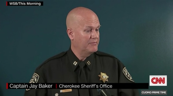 미 애틀랜타 연쇄 총격 사건에 대한 제이 베이커 체로키 카운티 경찰 대변인의 브리핑을 전하는 CNN 갈무리.
