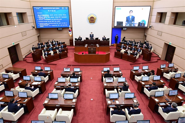  18일 열린 경남도의회 임시회 본회의.