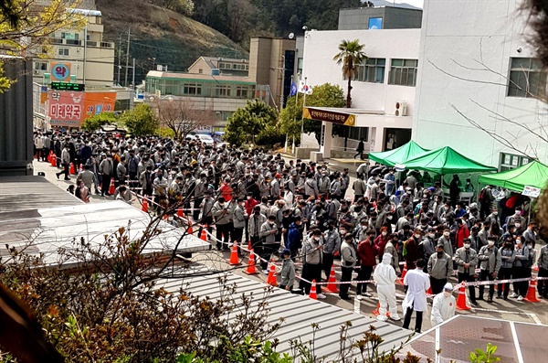  거제시 보건당국이 운영하고 있는 코로나19선별진료소.