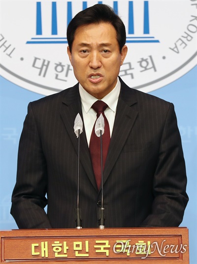 야권 단일후보로 선출된 국민의힘 오세훈 서울시장 후보가 23일 국회 소통관에서 소감을 밝히고 있다.