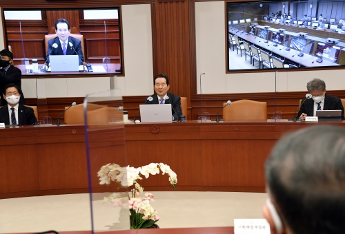 정세균 국무총리가 25일 세종로 정부서울청사에서 열린 국정현안점검조정회의를 주재, 모두발언을 하고 있다.