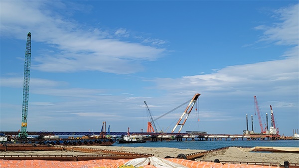  삼성물산이 시공사인 강릉안인석탄화력발전소는 2080MW(1040MW X 2기)급 발전용량으로, 공사기간은 2018년 3월~2022년 6월까지이며, 총 공사비는 5조6천억원이다. 3월말 기준 공정률은 70%다.