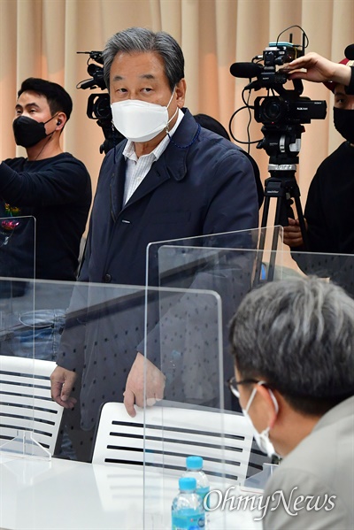 김무성 전 미래통합당(현 국민의힘) 의원. 사진은 지난 4월 8일 서울 마포 포럼 참석 모습.