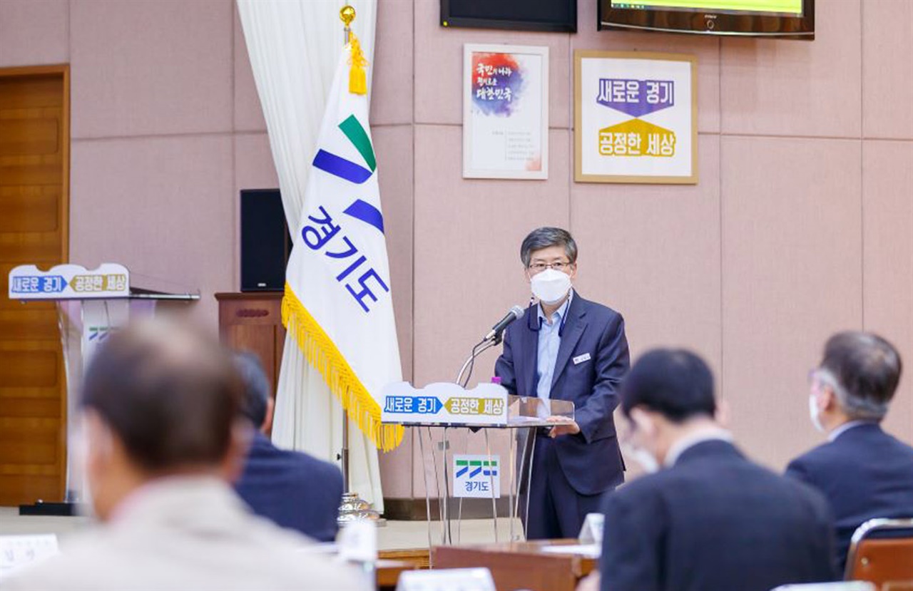  경기도가 용인 플랫폼시티 등 개발사업지구 6곳에 대한 공직자 부동산 투기 자체 감사 실시 결과 투기 정황이 의심되는 경기도청 소속 직원 3명을 포함해 총 54명을 적발했다. 