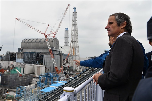 국제원자력기구 라파엘 그로시 사무총장이 후쿠시마 사고 현장을 방문한 모습