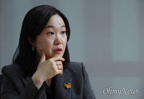 2021년 4월 14일 <오마이뉴스> 인터뷰 중인 이소영 더불어민주당 의원.